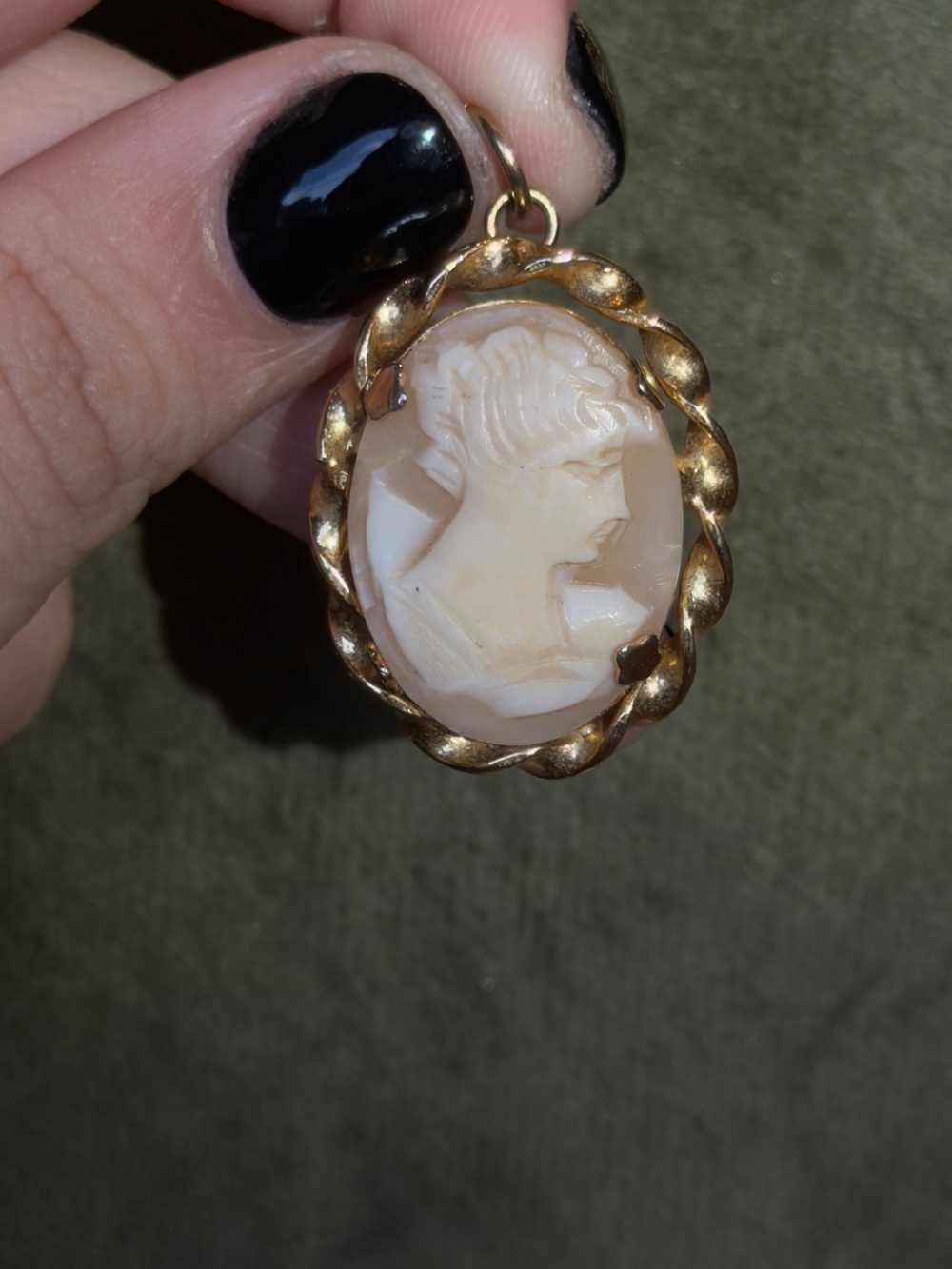 Vintage-Inspired Cream Cameo Pendant with Gold-Tone Frame